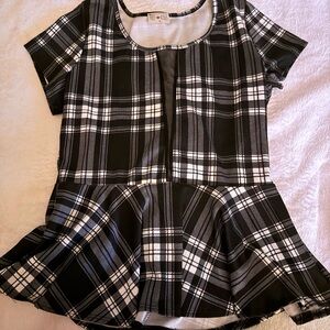 🖤FREE KISSES Short Sleeve PEPLUM TOP with Mesh